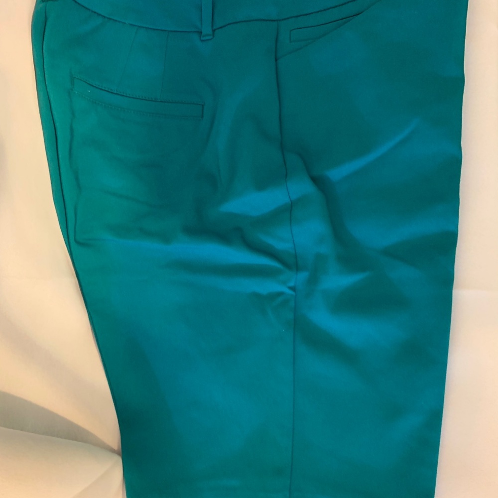 NWT WHBM 11-inch Walking Shorts